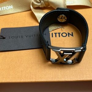 Louis Vuitton Bracket black